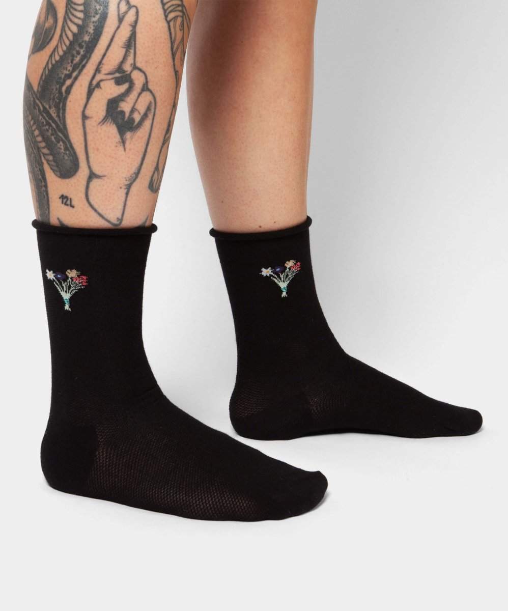 Schwarzer Blumenstrauß von Black Bouquet mit Socken als Geschenkidee