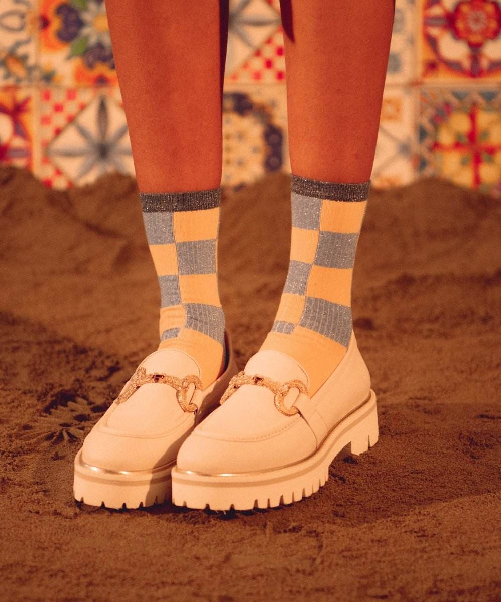 Buntes Glitzy Pastel Chess Schachbrett mit pastellfarbenen Socken