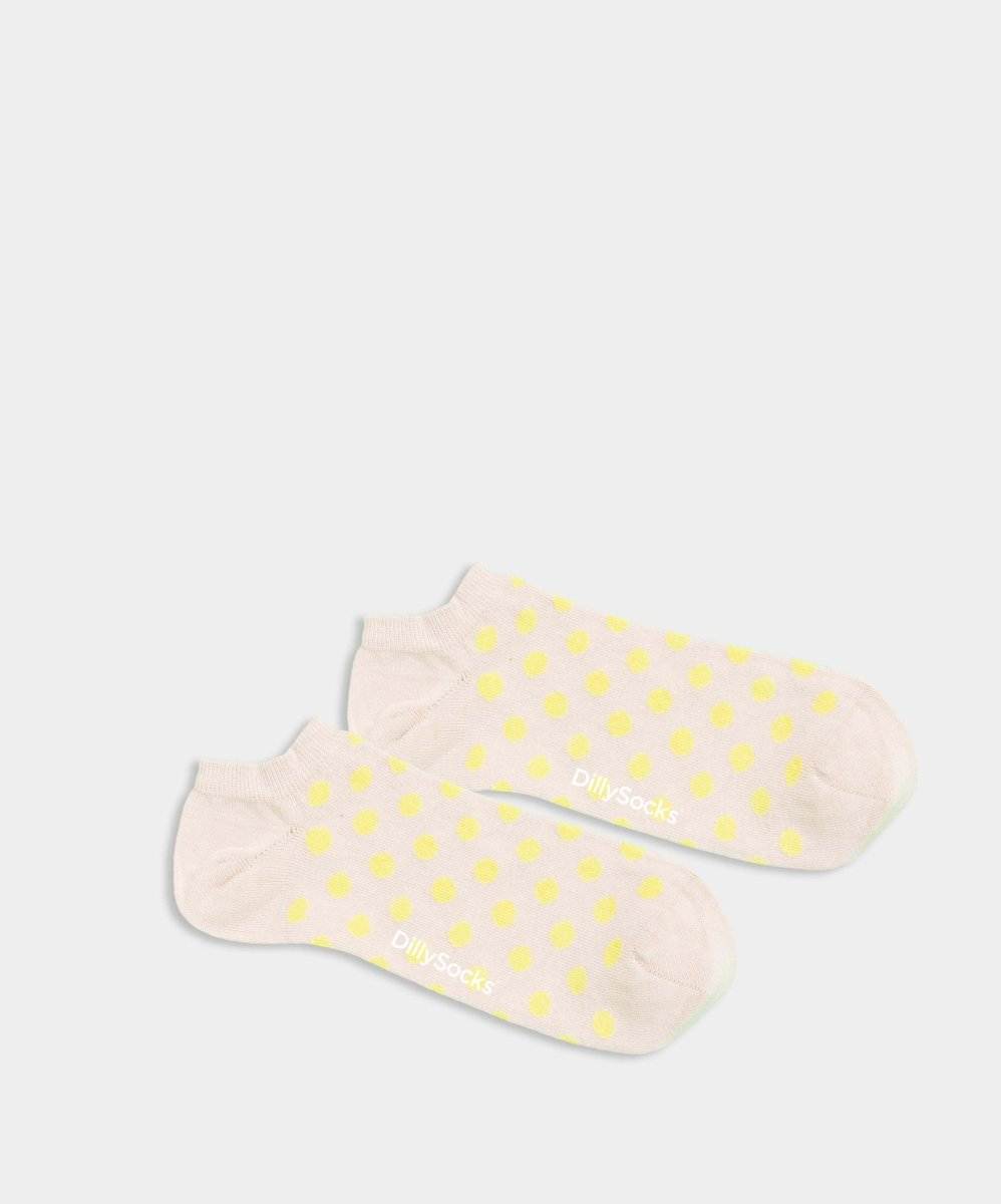 kurze Socken mit auffälligen Mayo-Punkten in lebendigen Farben