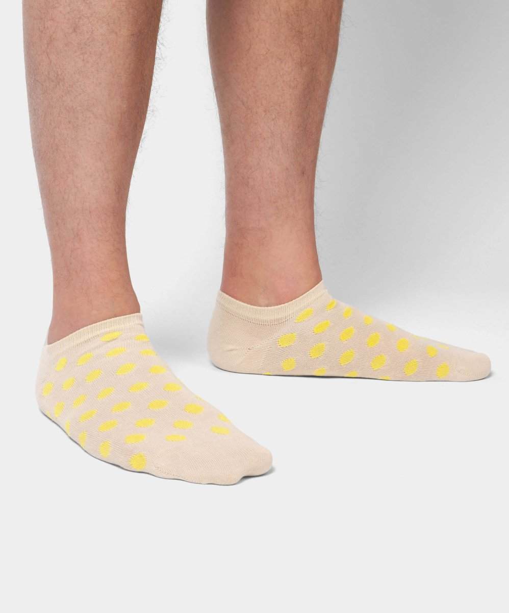 Kurze Mayo-Punkte Muster auf Socken in moderner Optik