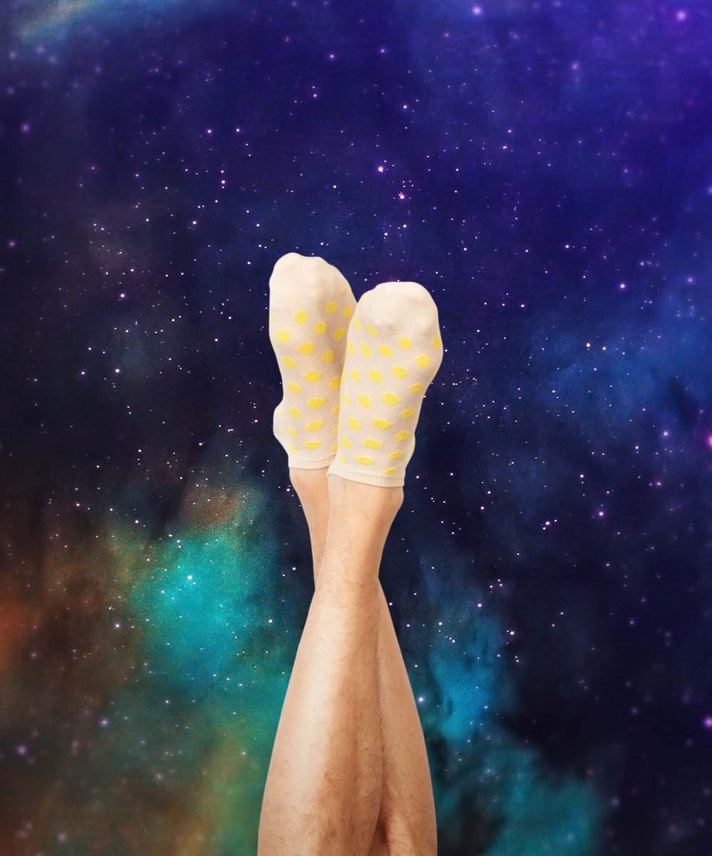 Kurze Mayopunkte als auffälliges Muster auf Socken