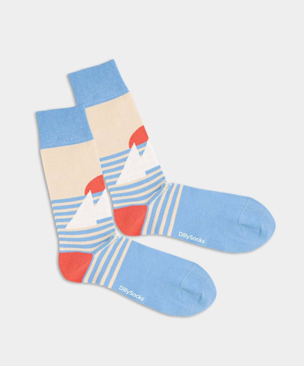 Abstrakte Segelkunst mit modernen Socken in lebendigen Farben