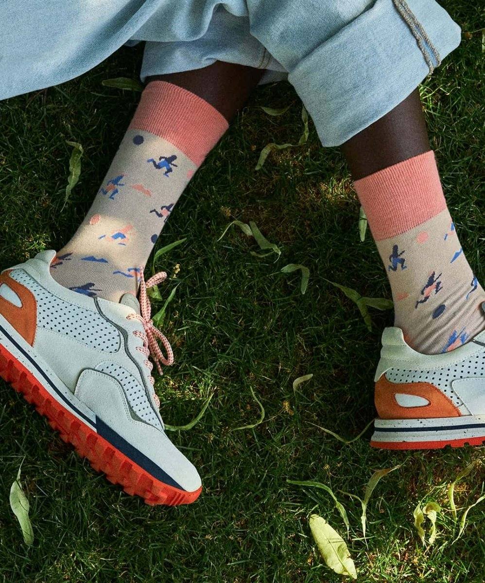 Day Runner Marathonläufer mit bunten Socken beim Laufen