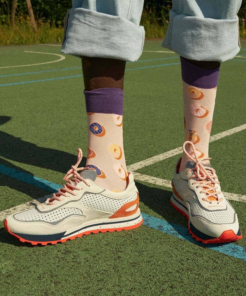 Bunte Donut Party Socken mit verschiedenen Donut-Motiven