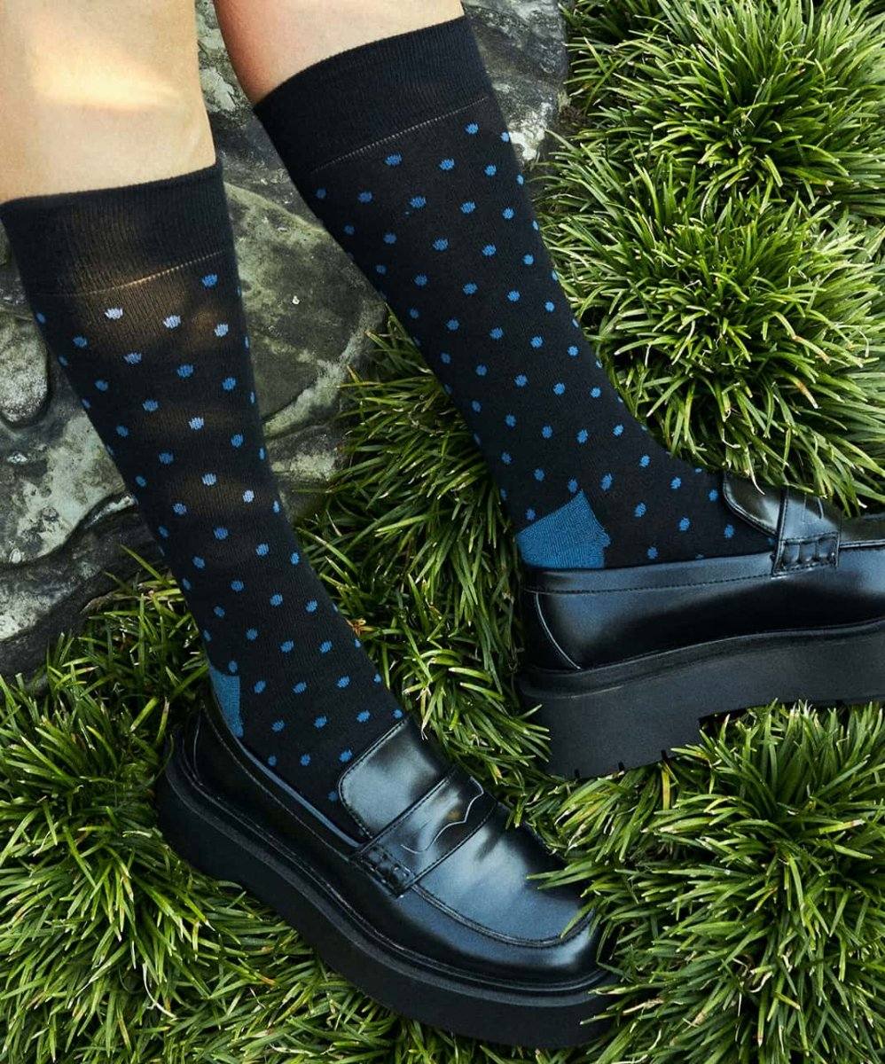 Socken mit winzigen Nachtdots Muster für Nachteulen