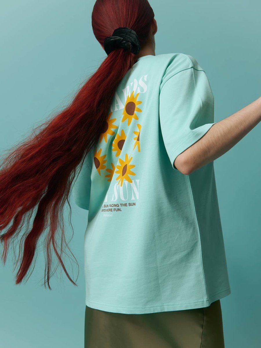 T-Shirts Towards The Sun von DillySocks